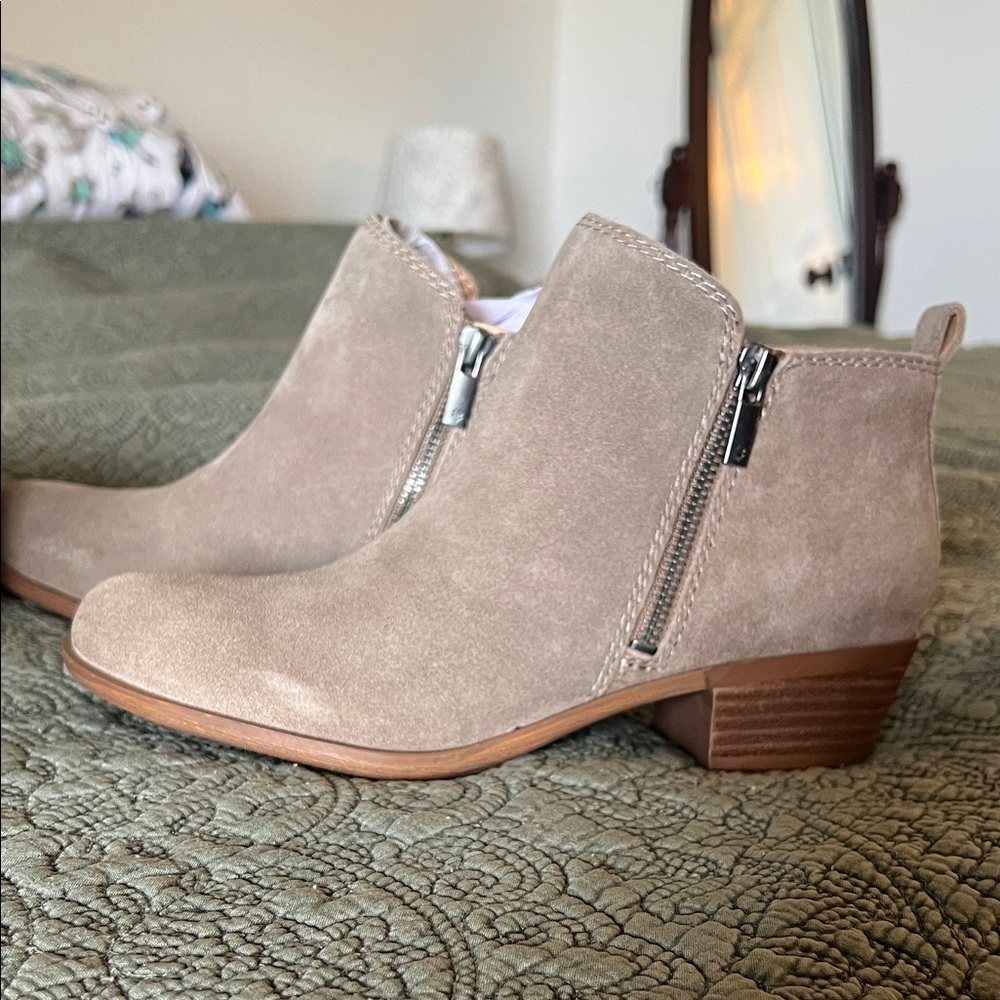 Lucky Brand Women's Basel Suede Boots Bootie Ankle NIB 8 - Picture 2 of 5